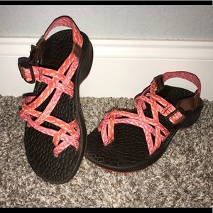 Peach and tan double strap chacos size 6 women’s